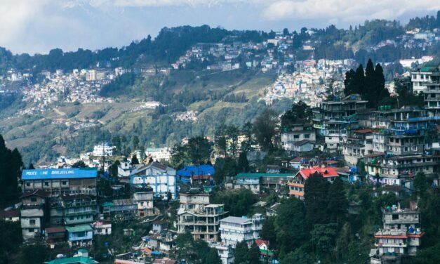 Exploring Darjeeling: A Perfect Blend of Nature, Nostalgia, and Scenic Beauty